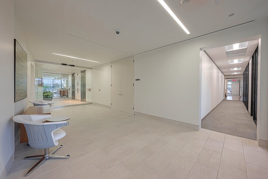 More Photos Of 6575 610 Loop S, Bellaire Office For Sale