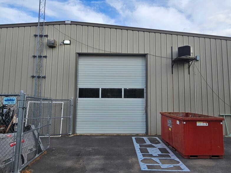 More Photos Of 1001 SW 1st St, Redmond Warehouse For Sale