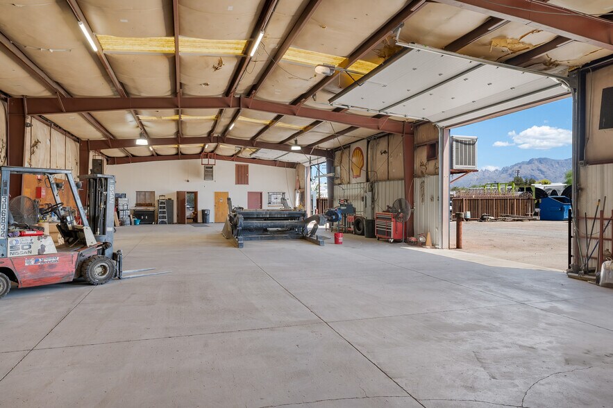 More Photos Of 2023 W Price St, Tucson Manufacturing For Sale