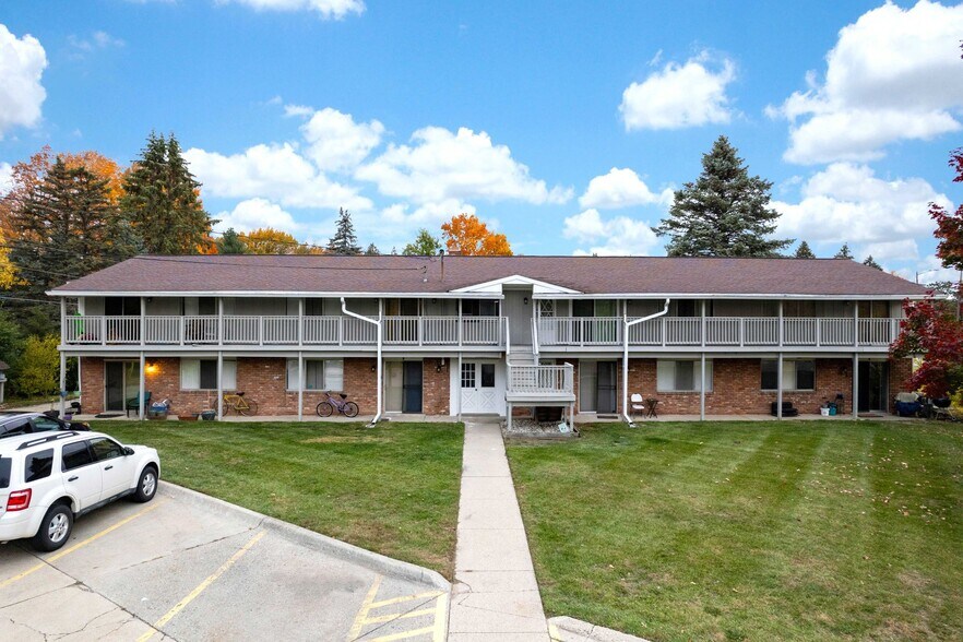 More Photos Of 1630 N Pontiac Trl, Walled Lake Apartments For Sale