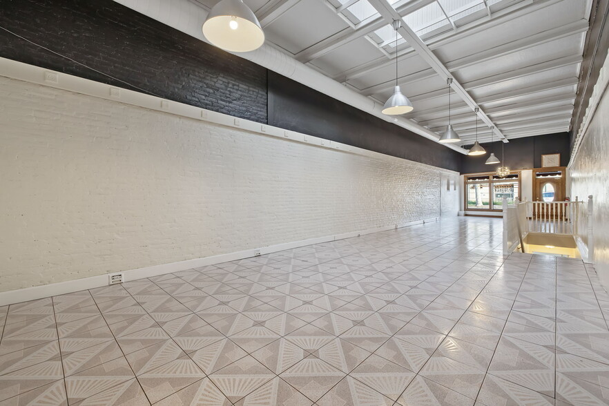 More Photos Of 143 E Tulare Ave, Tulare Storefront For Sale