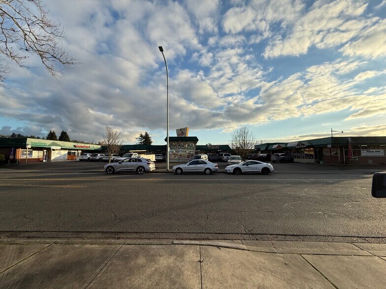 More Photos Of 203-241 S 4th Pl, Renton Unknown For Lease