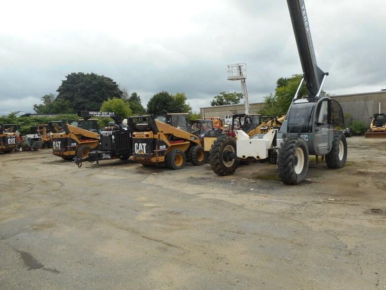 More Photos Of 10 Nassau Terminal Rd, New Hyde Park Warehouse For Sale