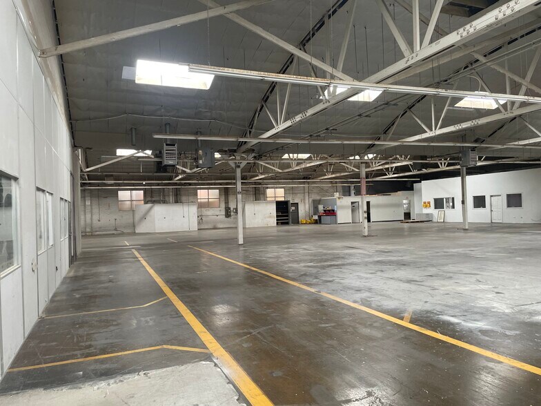 More Photos Of 335 W Redondo Beach Blvd, Gardena Manufacturing For Lease