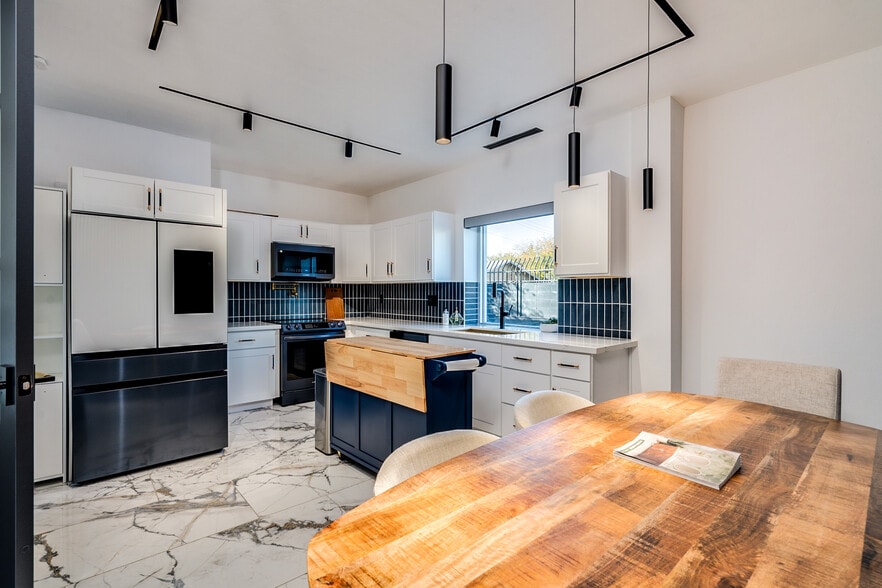 More Photos Of 1140 N Rosemont Blvd, Tucson Research And Development For Sale