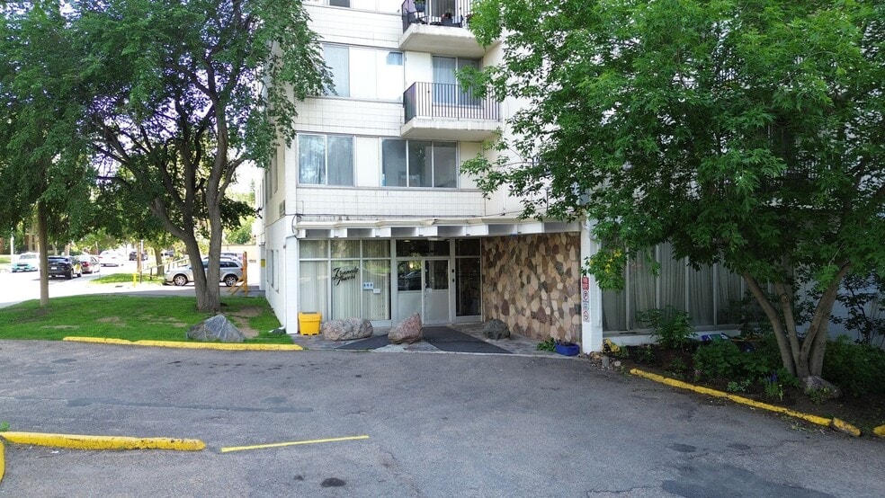 More Photos Of 10101 Saskatchewan Dr NW, Edmonton Apartments For Sale