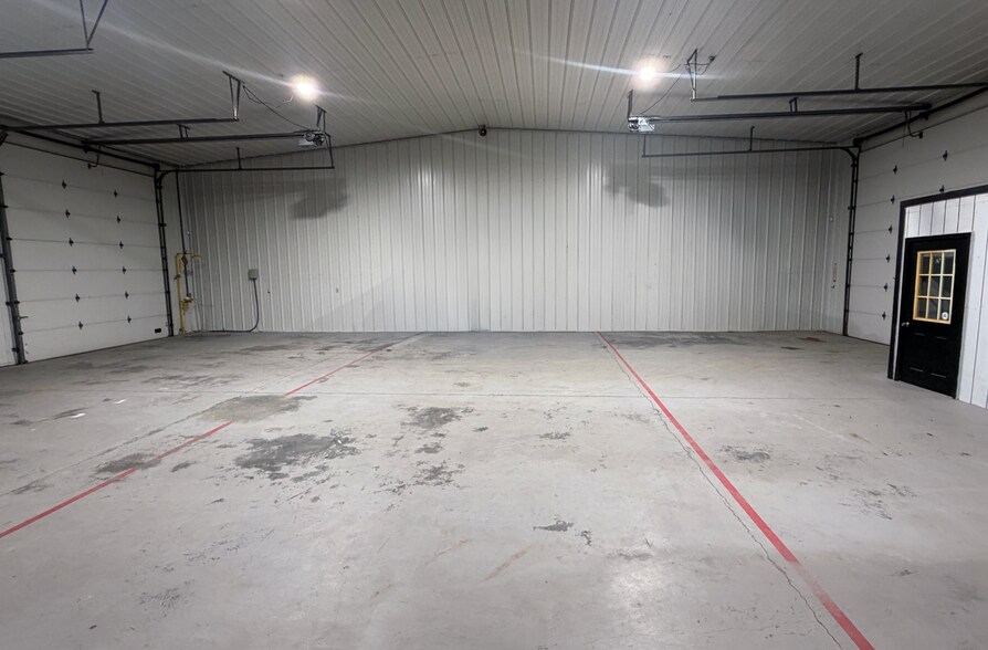 More Photos Of 1413 S Fraser St, Georgetown Showroom For Lease