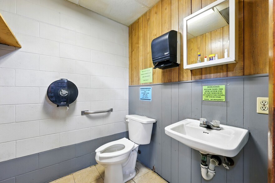 More Photos Of 110 N State Road 19, Palatka Auto Repair For Sale