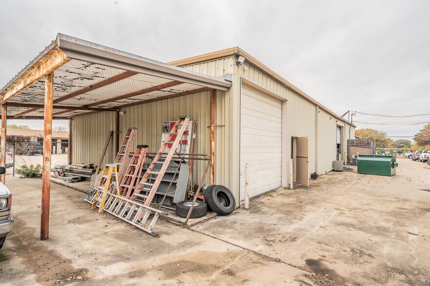 More Photos Of 424 S Bryan Belt Line Rd, Mesquite Showroom For Sale