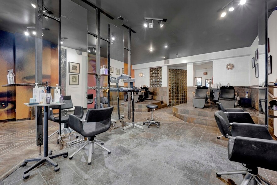 More Photos Of 2119 N Damen Ave, Chicago Storefront Retail Residential For Sale