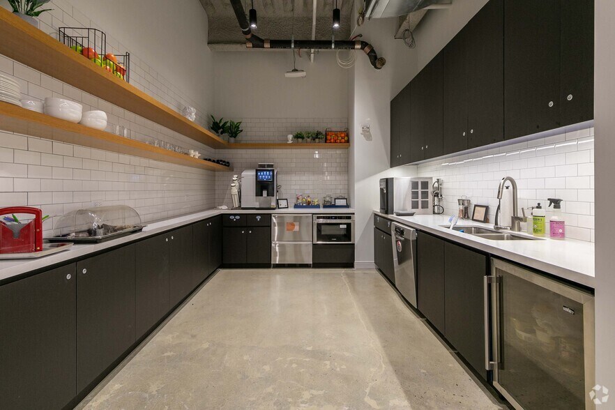 More Photos Of 115 Myrtle Ave, Brooklyn Office For Lease