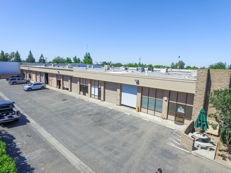 More Photos Of 5494 E Lamona Ave, Fresno Warehouse For Lease