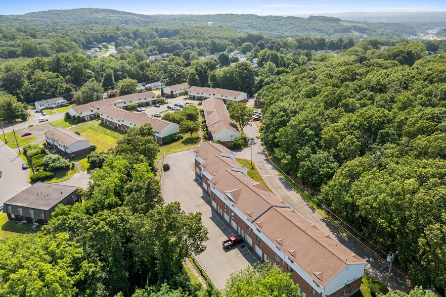 Primary Photo Of 495 Scott Rd, Waterbury Apartments For Sale