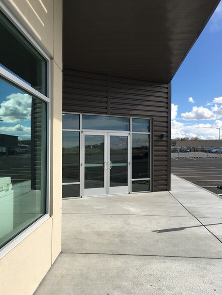 More Photos Of 7035 W Clearwater Ave, Kennewick Office For Lease