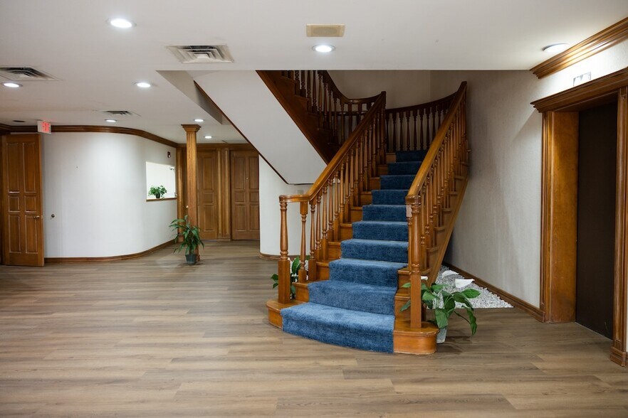 More Photos Of 10225 W Thunderbird Blvd, Sun City Medical For Sale