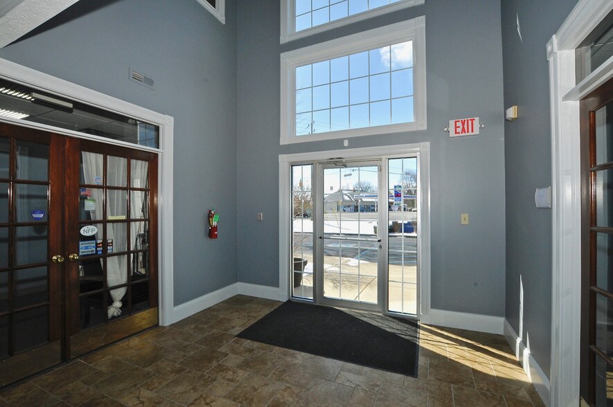 More Photos Of 3125 Dandy Trl, Indianapolis Office For Lease