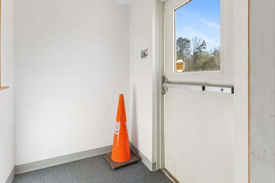 More Photos Of 169 Carol Dr, Pollok Flex For Sale