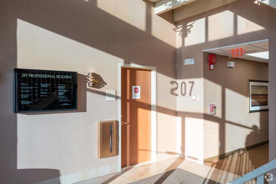 More Photos Of 207 Hallock Rd, Stony Brook Medical For Lease