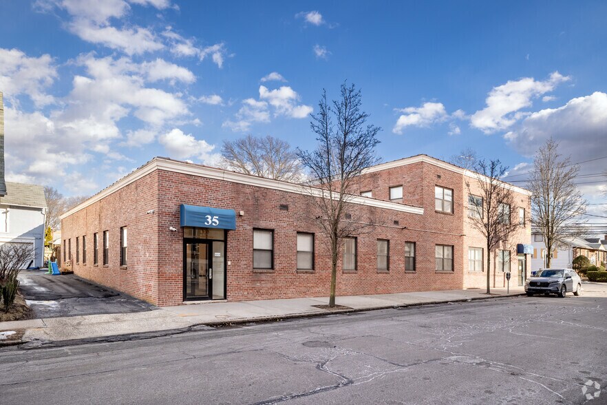 More Photos Of 35 N Tyson Ave, Floral Park Medical For Lease