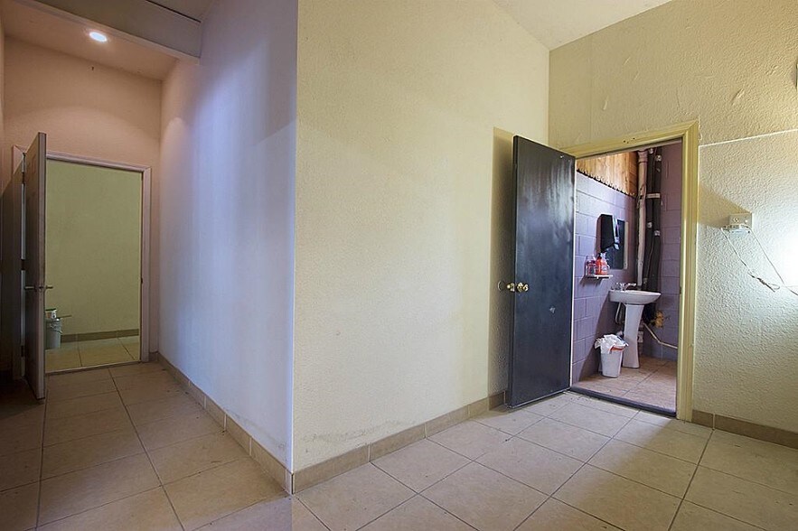 More Photos Of 4406 Theiss Rd, Humble Flex For Lease