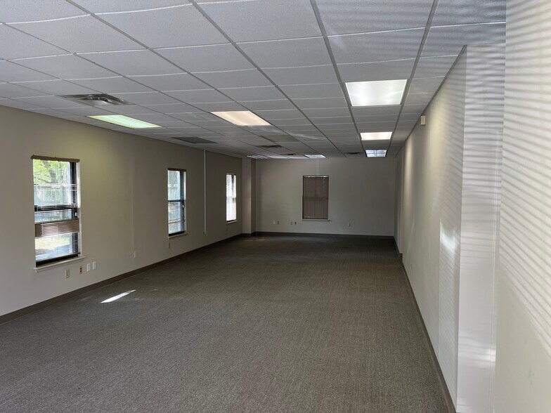 More Photos Of 3956 Sunbeam Rd, Jacksonville Medical For Lease