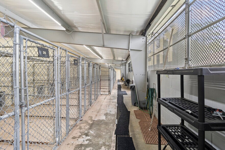 More Photos Of 119 Old River Rd, Montgomery Veterinarian Kennel For Sale