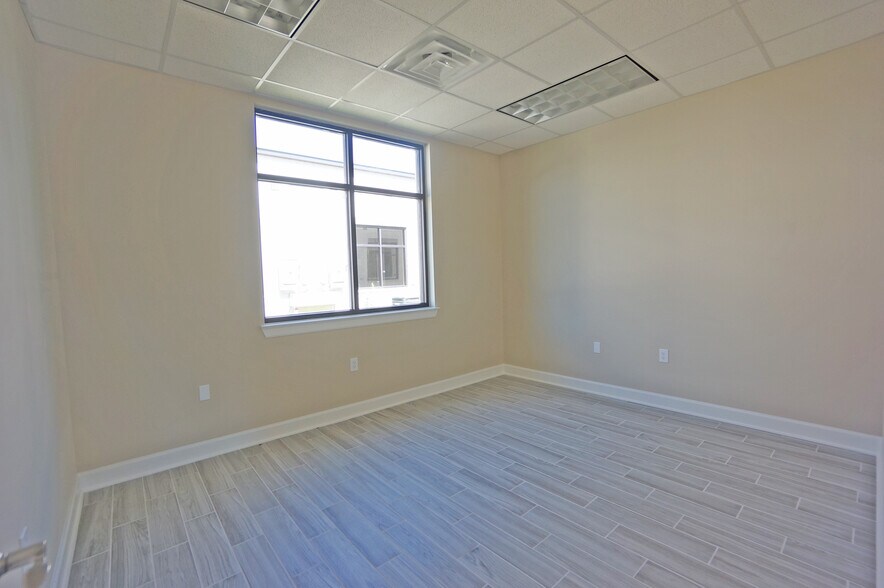 More Photos Of 202 Industrial Blvd, Sugar Land Loft Creative Space For Lease