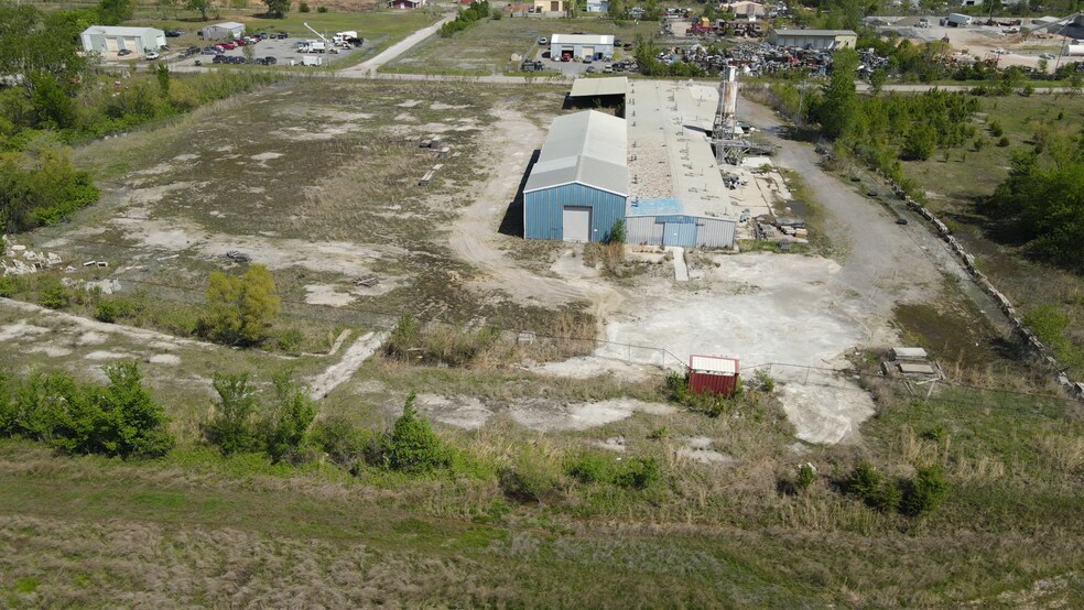 More Photos Of 611 Azalea Dr, Muskogee Warehouse For Sale