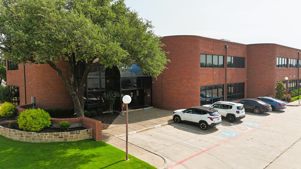 More Photos Of 1120 Metrocrest Dr, Carrollton Office For Sale