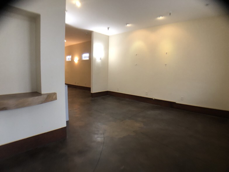 More Photos Of 220 Windsor River Rd, Windsor Apartments For Sale