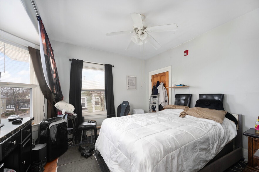 More Photos Of 186 Summit St, Pawtucket Apartments For Sale