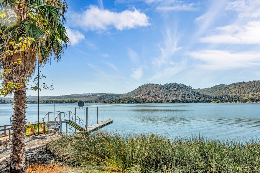 More Photos Of 14625 Lakeshore Dr, Clearlake Restaurant For Sale