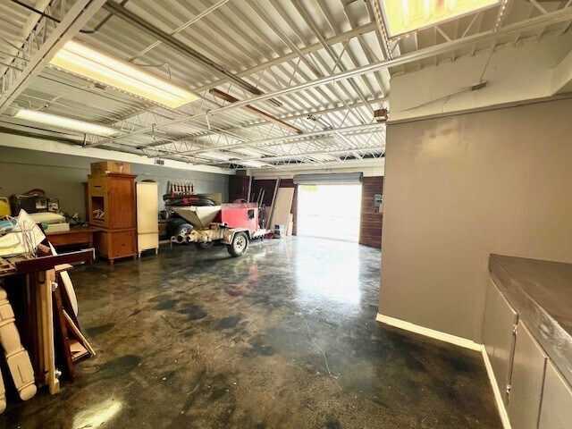 More Photos Of 2231-2235 Bruner Ln, Fort Myers Distribution For Sale