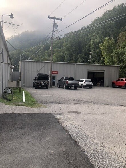 More Photos Of 1286 Huff Creek Hwy, Mallory Auto Repair For Sale