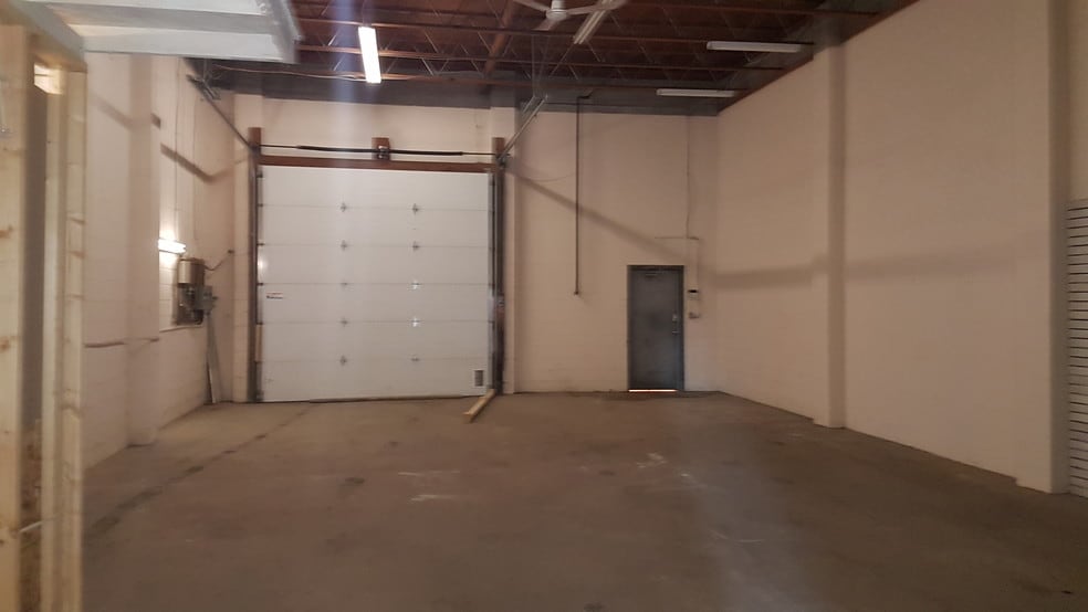 More Photos Of 5912 54 Ave, Red Deer Service For Sale