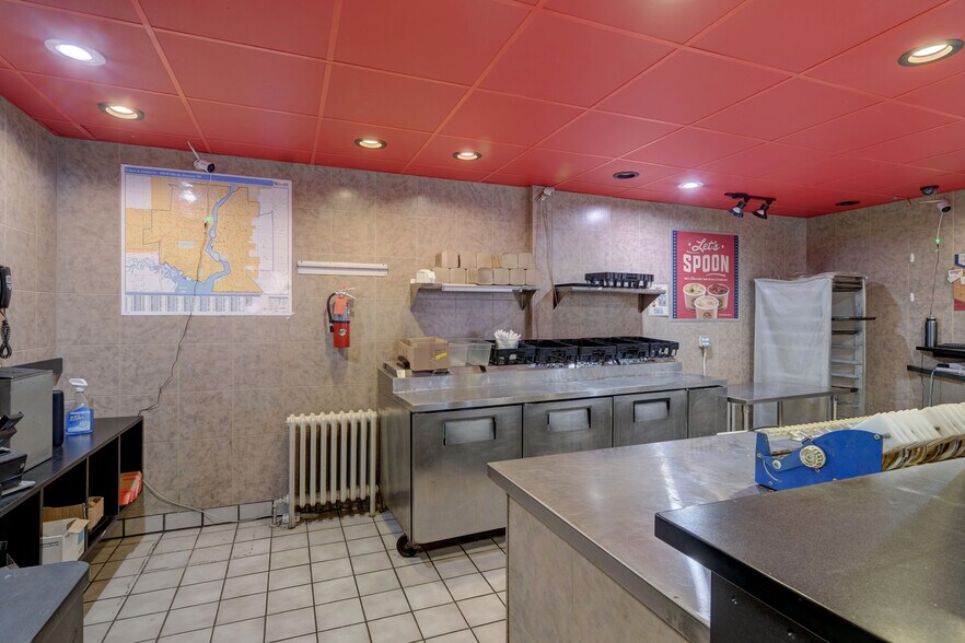 More Photos Of 329 4th St, Wausau Storefront Retail Residential For Sale