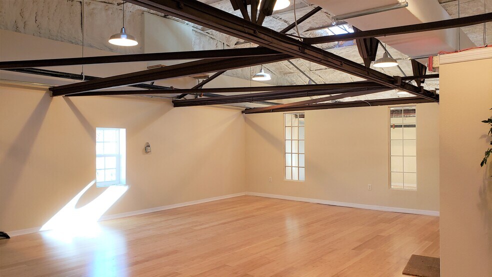 More Photos Of 1942 2nd Ave S, Saint Petersburg Warehouse For Lease