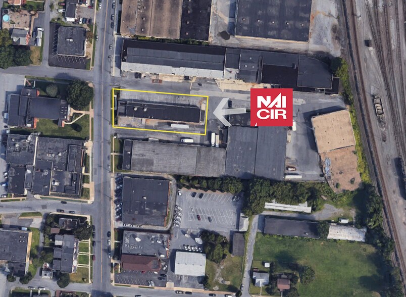 More Photos Of 3305 N 6th St, Harrisburg Light Manufacturing For Lease