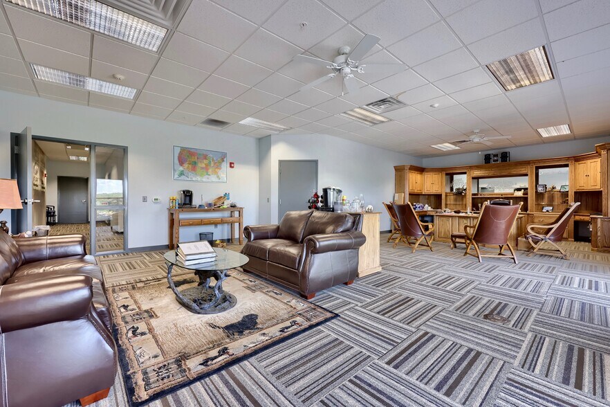 More Photos Of 22 Blackhawk Ln, Elizabethtown Distribution For Sale