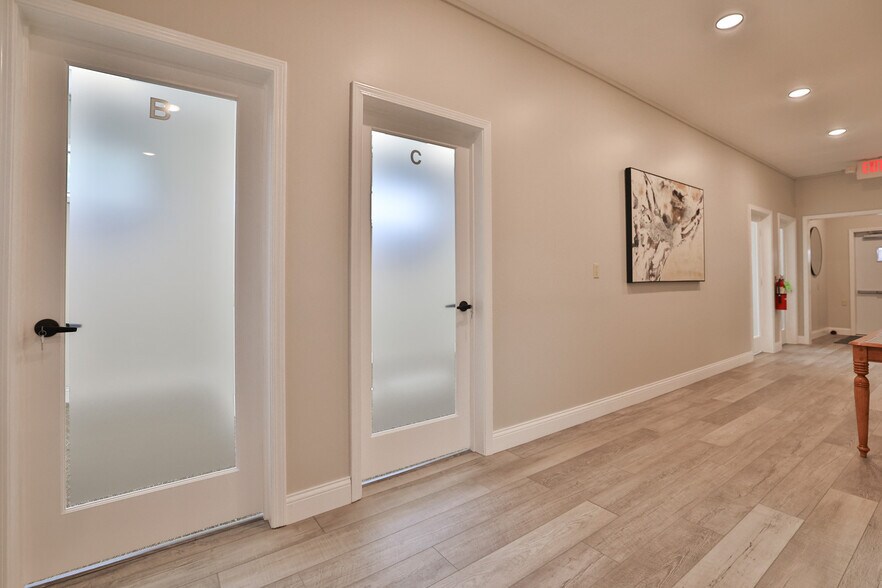 More Photos Of 340 S Fillmore St, Edwardsville Office For Lease