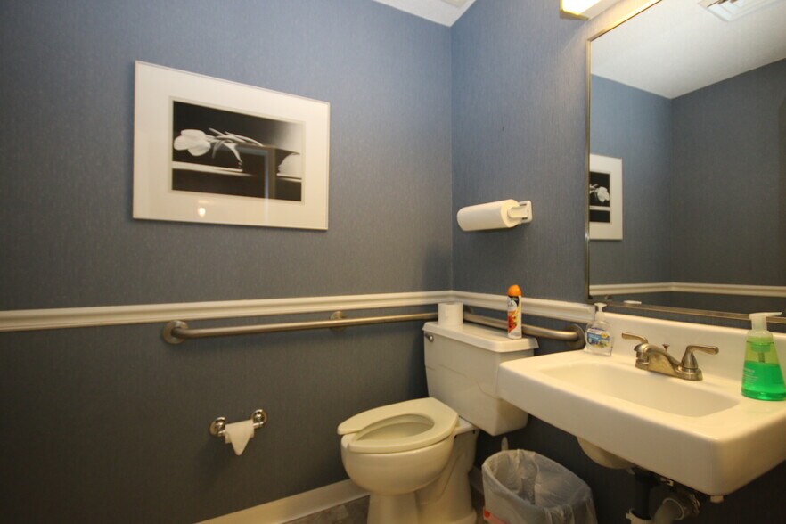 More Photos Of 561 S Duncan Ave, Clearwater Medical For Sale