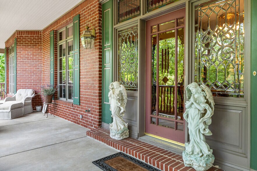 More Photos Of 46 Hillside Ave, Eureka Springs Hospitality For Sale