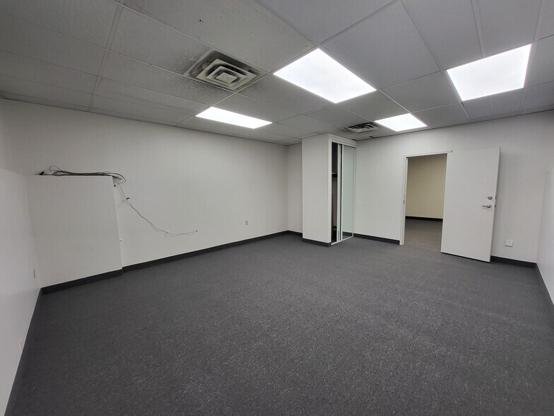 More Photos Of 300 Sheppard Ave W, Toronto Office For Lease