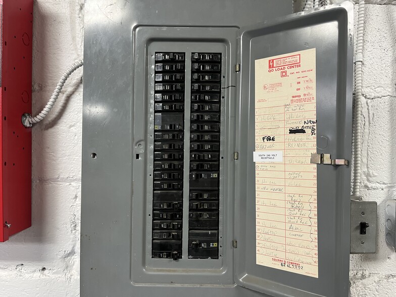 More Photos Of 217 W 11th St, Erie Flex For Sale