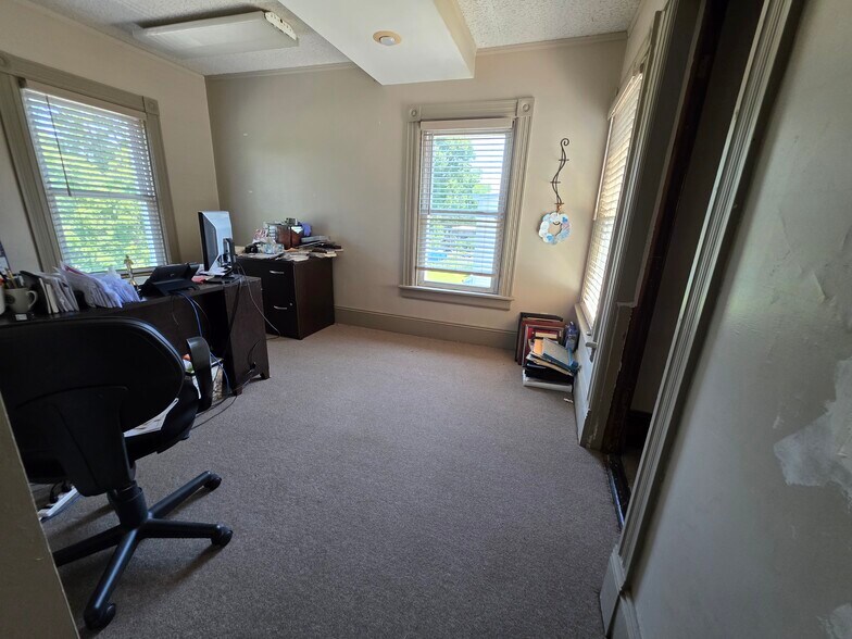More Photos Of 45 Quassaick Ave, New Windsor Township Medical For Sale