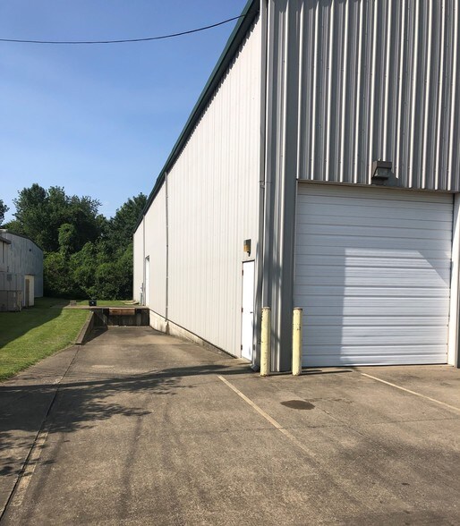 More Photos Of 1520 Yokel Rd, Evansville Warehouse For Lease