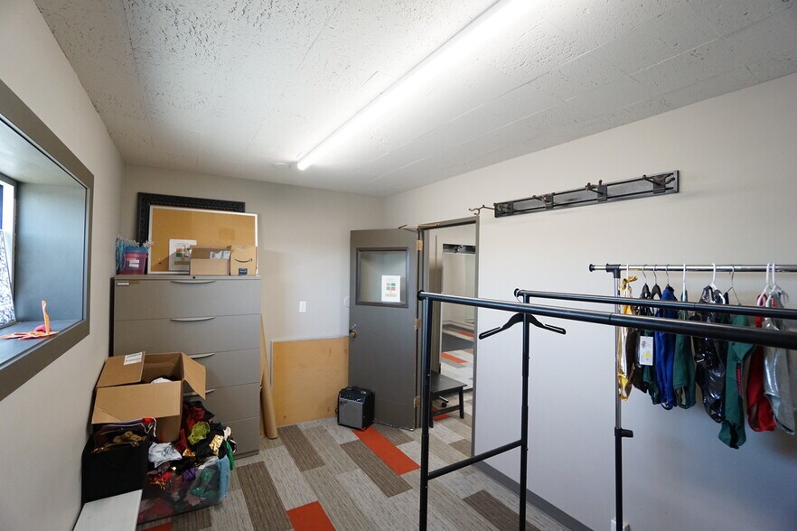 More Photos Of 401 S 7th St, Sunnyside Bank For Sale