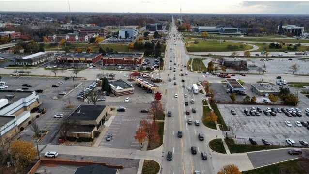 More Photos Of 27100 Lahser Rd, Southfield Bank For Lease