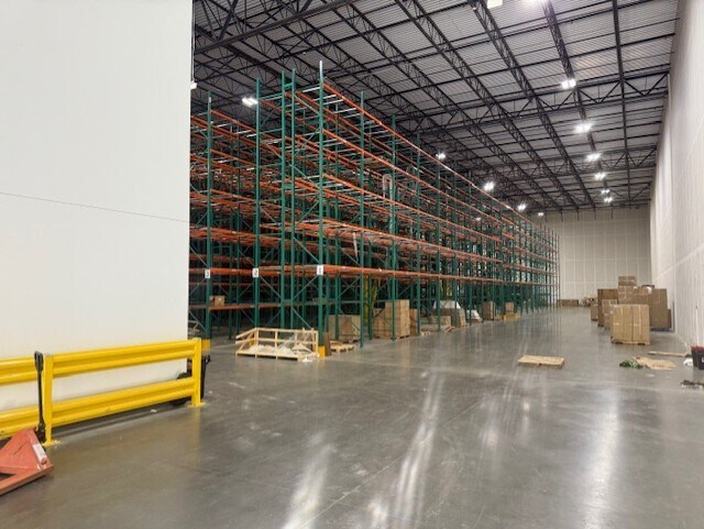 More Photos Of 8230 Plummer St, Houston Distribution For Lease