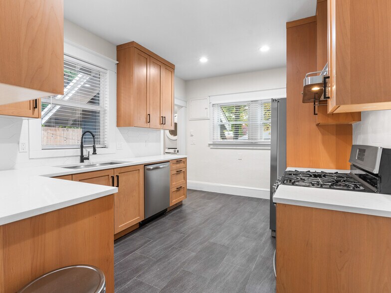 More Photos Of 3415 NE 41st Ave, Portland Multifamily For Sale